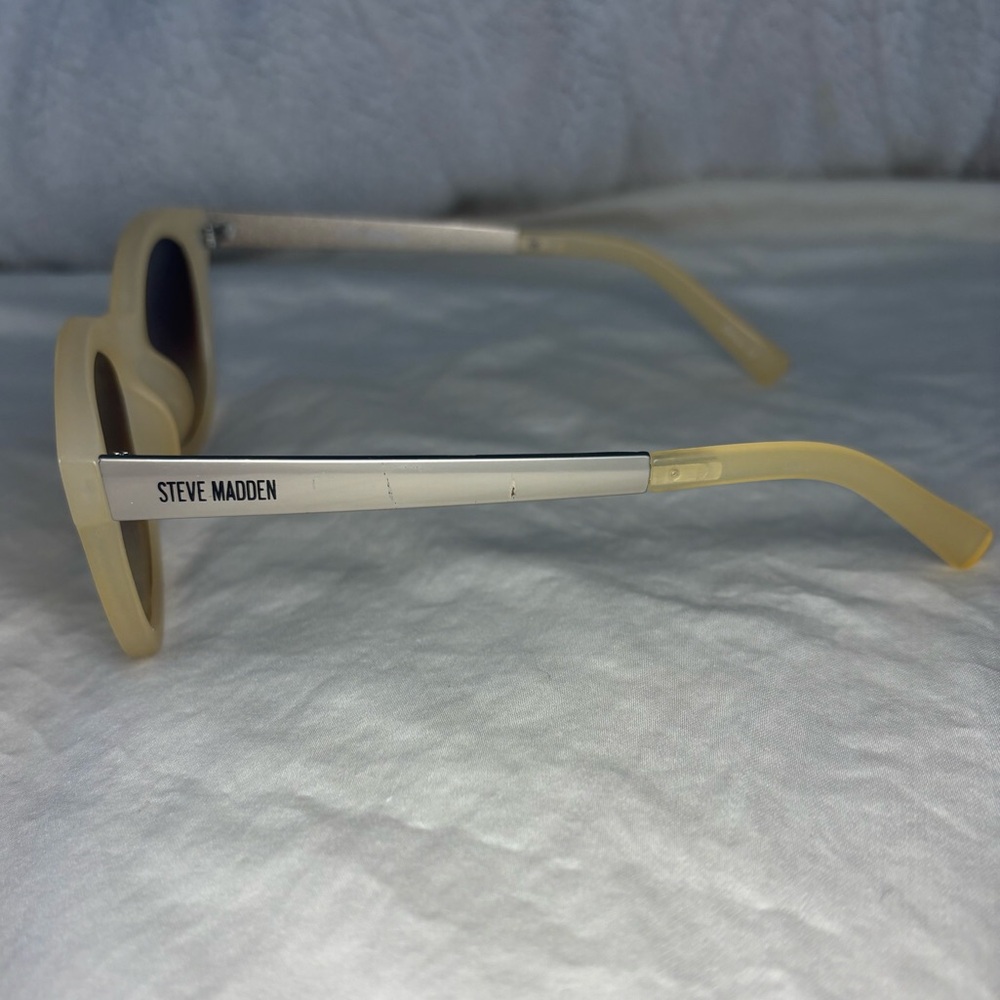 Steve Madden Beige Sunglasses